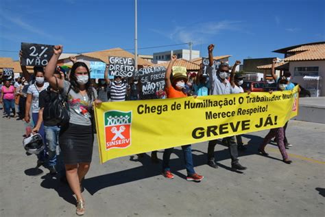 Greve Dos Servidores Municipais Manifestantes Ocupam A Prefeitura