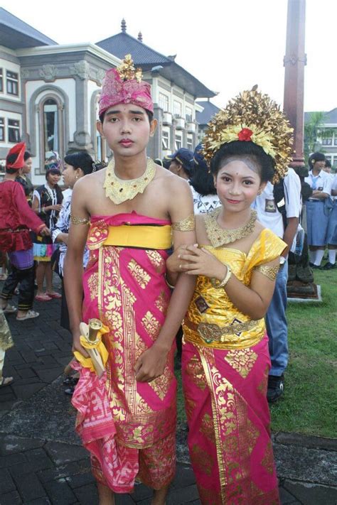 Traditional clothing of indonesia | Asian outfits, Traditional outfits ...