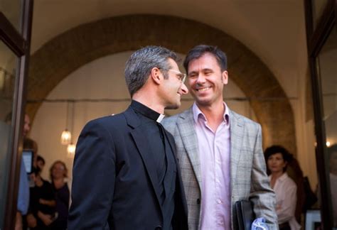 G Padre Polon S Que Revelou Ser Gay Suspenso Do Sacerd Cio Not Cias Em Mundo