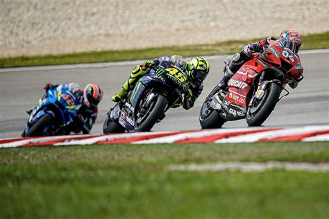 Why are MotoGP V4s faster than inline-4s? - Motor Sport Magazine : r/motogp