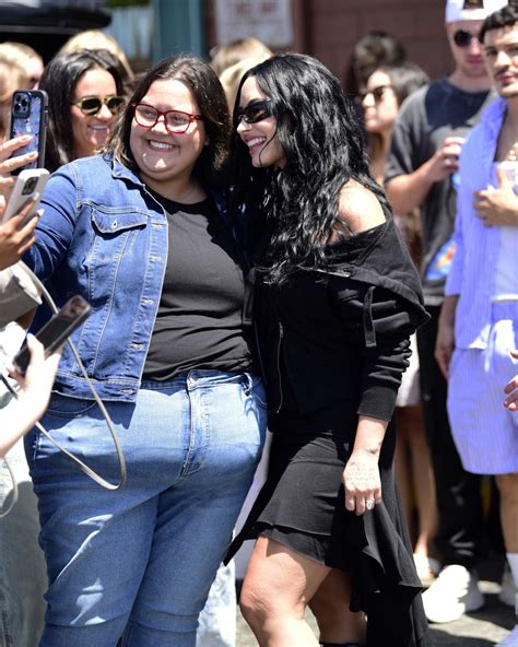 Demi Lovato’s Sweet Comeback at The Bigg Chill – Barnorama