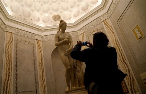 Iranian President Hassan Rouhani Praises Very Hospitable Italy After Naked Statues Covered Up