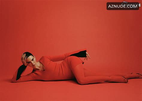 Kendall Jenner Sexy And Nude Poses Her Gorgeous Figure In A Photoshoot For Fwrd Campaign In New