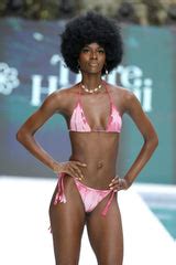 Hot Sexy Hollie Flynn Bikini Pics