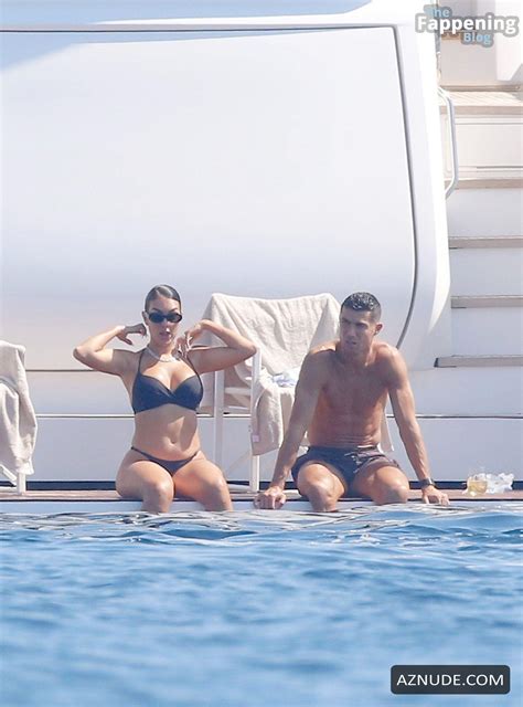 Georgina Rodriguez Sexy Seen With Cristiano Ronaldo Showing Off Her Sizzling Bikini Body On A