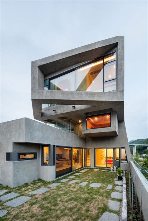 13 Modern House Exteriors Made From Concrete