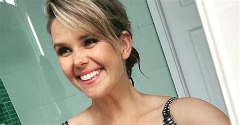 Edwina Bartholomews Pregnant Bikini Body Photo Means So Much For Mums