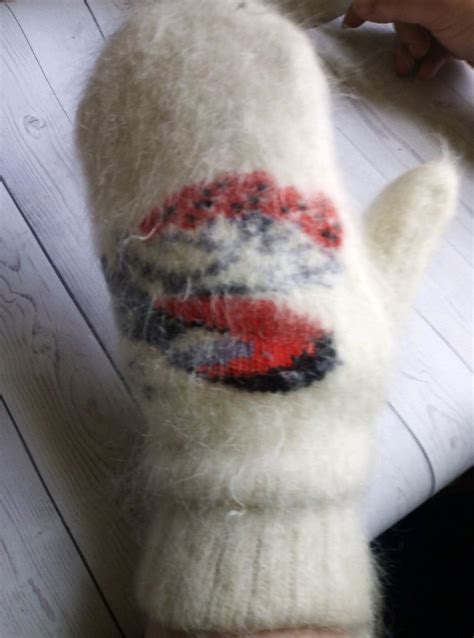 Варежки из козьего пуха городская сказка белые – купить на Ярмарке ...