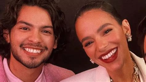 Bruna Marquezine E Xolo Maridue A Astro De Cobra Kai Chegam Juntos