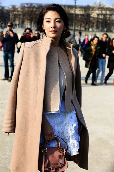 Trang phục màu nude cho quý cô công sở thanh lịch Thời trang công sở nữ cao cấp đẹp nhất theo