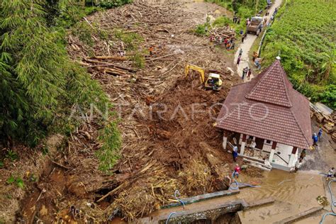 Dampak Banjir Bandang Di Malang Antara Foto