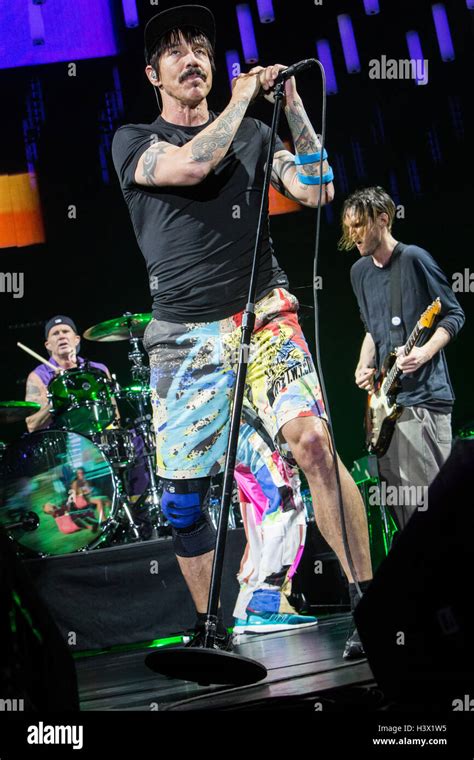 Red Hot Chili Peppers Band Hi Res Stock Photography And Images Alamy