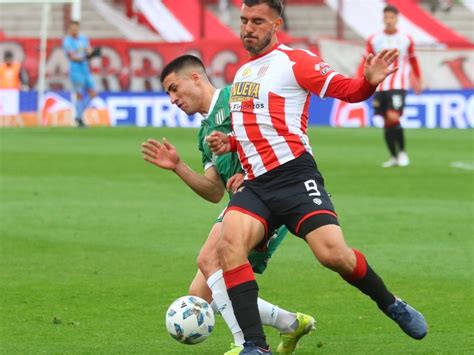 Con un Falcioni enfurecido, Banfield cayó ante Barracas y se complicó