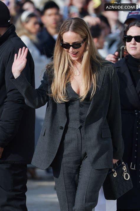 Jennifer Lawrence Shows Off Her Hot Cleavage At Christian Dior Fashion Show In Paris AZNude