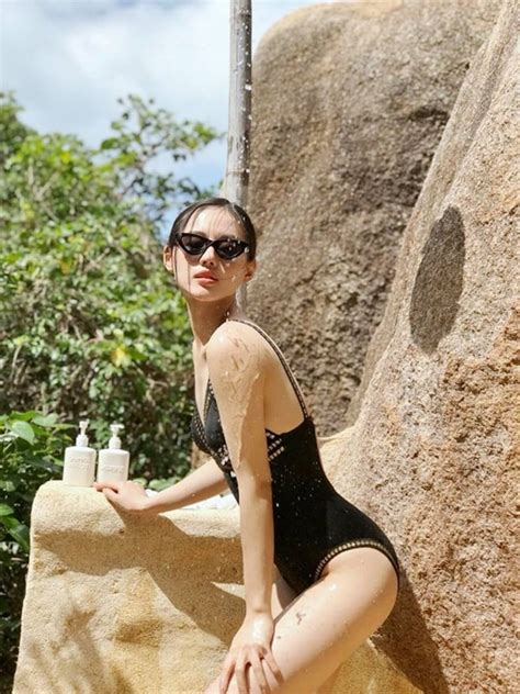 Bỏng mắt với loạt ảnh bán nude bikini đầu năm của mỹ nhân Việt Titanic Nơi mọi thứ được chia sẻ