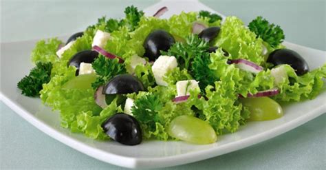 Вкусный рецепт зеленого салата с сыром и виноградом с фото для ...
