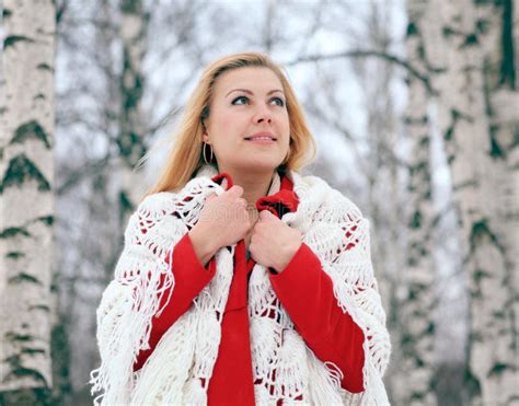 Beautiful Blonde In A Traditional Russian Winter Snow Stock Image Image Of Frozen People