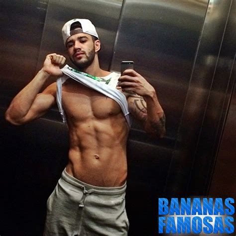 Bananas Famosas Gusttavo Lima Sem Camisa Exibindo O Tanquinho Super