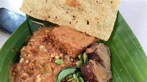 Pecel Legendaris Di Madiun Untuk Sarapan Ada Nasi Pecel Yu Gembrot