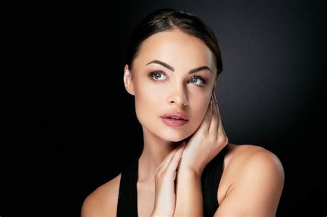 Premium Photo Beauty Concept Head And Shoulders Portrait Of Beautiful Model With Nude Make Up