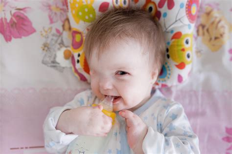 Сделать пальчики на руке у Амины