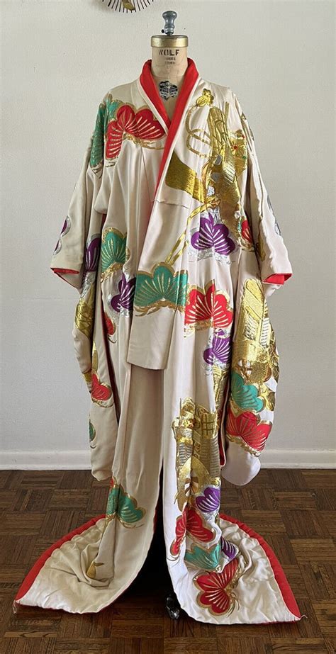 heavily embroidered uchikake japanese wedding kimono gem