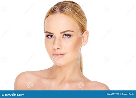Femme Blonde Assez Jeune Avec Des Yeux Bleus Photo Stock Image Du Mignon Sain