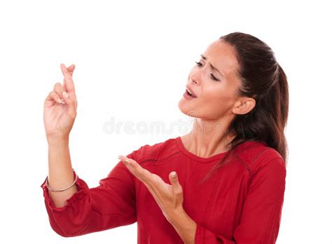 Mujer Latina Preciosa Con Su Mano En La Cabeza Foto De Archivo Imagen De Pista Muchacha