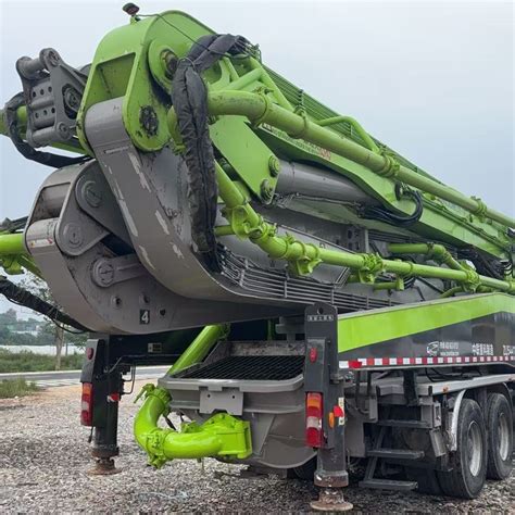 zoomlion  concrete pump truck mercedes benz chassis china