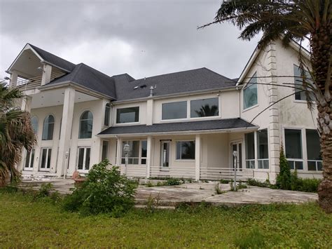 Lil Wayne Mansion House HOUSE OF THE DAY: Lil Wayne Drops The Price On