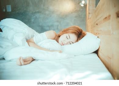Hundred Hot Woman Sleeping Naked In Bed Royalty Free Images Stock Photos Pictures
