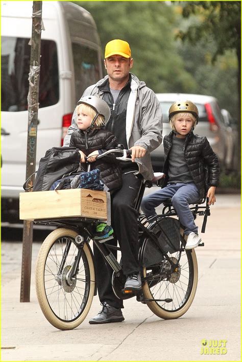 Naomi Watts I Walk Around Naked With Only Liev Schreiber Photo 2970610 Celebrity Babies