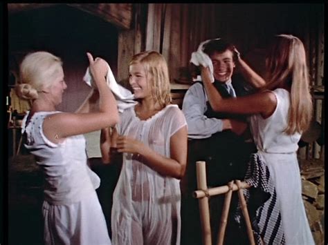 Naked Véronique Jannot in Paul et Virginie