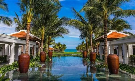 luxurious beach resorts