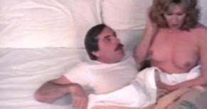 LA CAMERIERA SEDUCE I VILLEGGIANTI NUDE SCENES AZNude