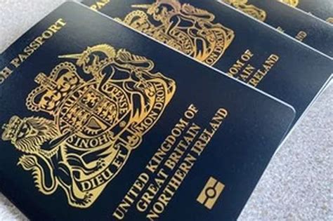 UK Passport renewal 2023 costs and timelines for normal and fast track