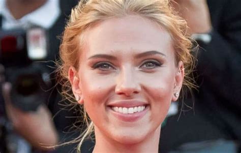 Beauty In Bikini Scarlet Johansson The Standard Of Beauty And Grace Was Filmed In The Beach