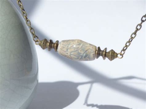 Ras De Cou Minimaliste Perle Unique Fleurie Nude Translucide Bronze