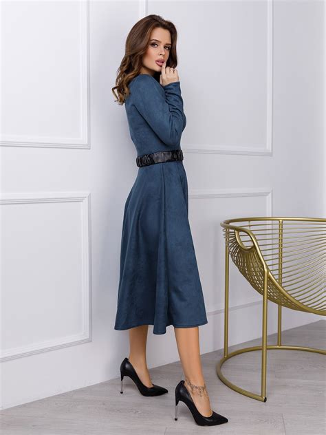 Бирюзовое замшевое приталенное платье классического кроя 12284 за 315 ...