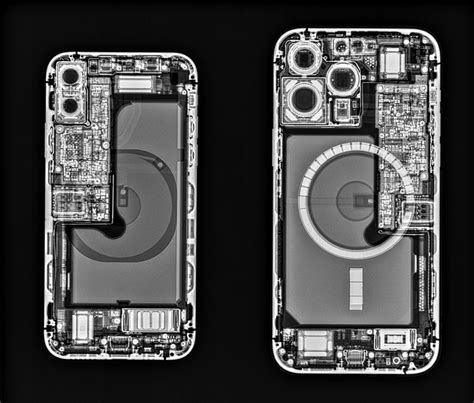 X-ray comparison between iPhone 14 Pro Max (right) and iPhone XS (left ...