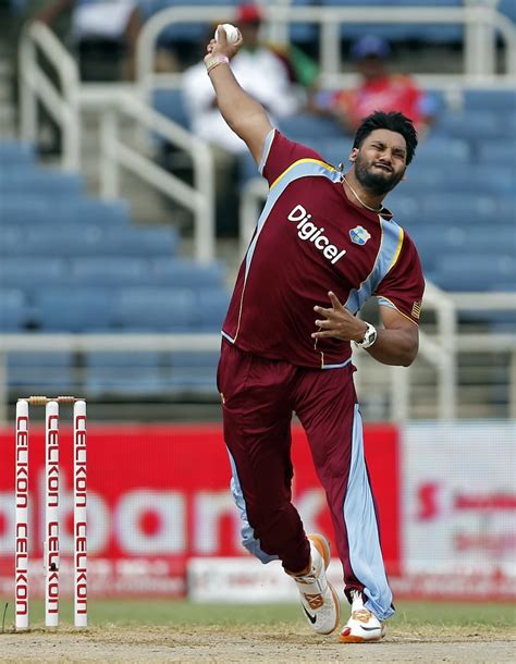 Ravi Rampaul In His Bowling Stride Espncricinfo