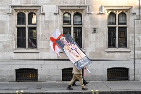 I M An Anglican Priest Here S Why Same Sex Couples Don T Feel Welcome In The Church Of England