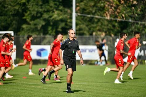 Ripresa Dei Lavori In Casa Bari Primo Allenamento Agli Ordini Di