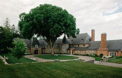 Summer wedding at Shepherd's Run a rhode island historic vineyard