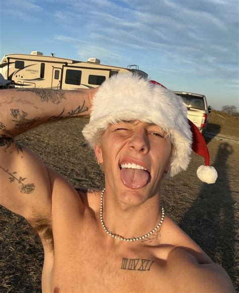 Horny Hunks On Tumblr