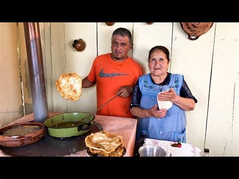 how to pronounce bunuelos
