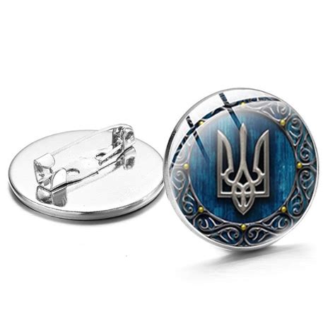 Значок брошка українська символіка герб України тризуб на синьому тлі ...
