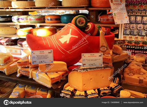 Ukázkou tradiční holandské sýry, Amsterdam, Nizozemsko - Stock ...