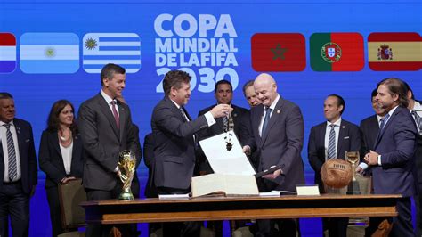 Fifa E Conmebol Assinam Documento Por Jogos Da Copa Do Mundo De 2030