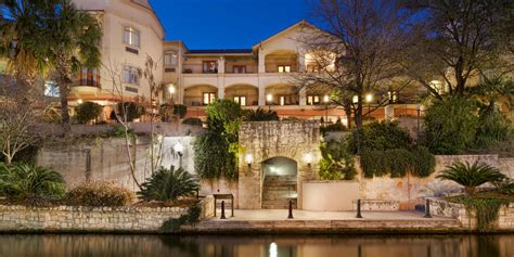Hotel Indigo San Antonio-Riverwalk Map & Driving Directions | Parking